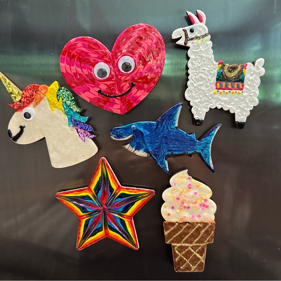 HEART - handmade/painted wooden magnet - Picture 3 of 4